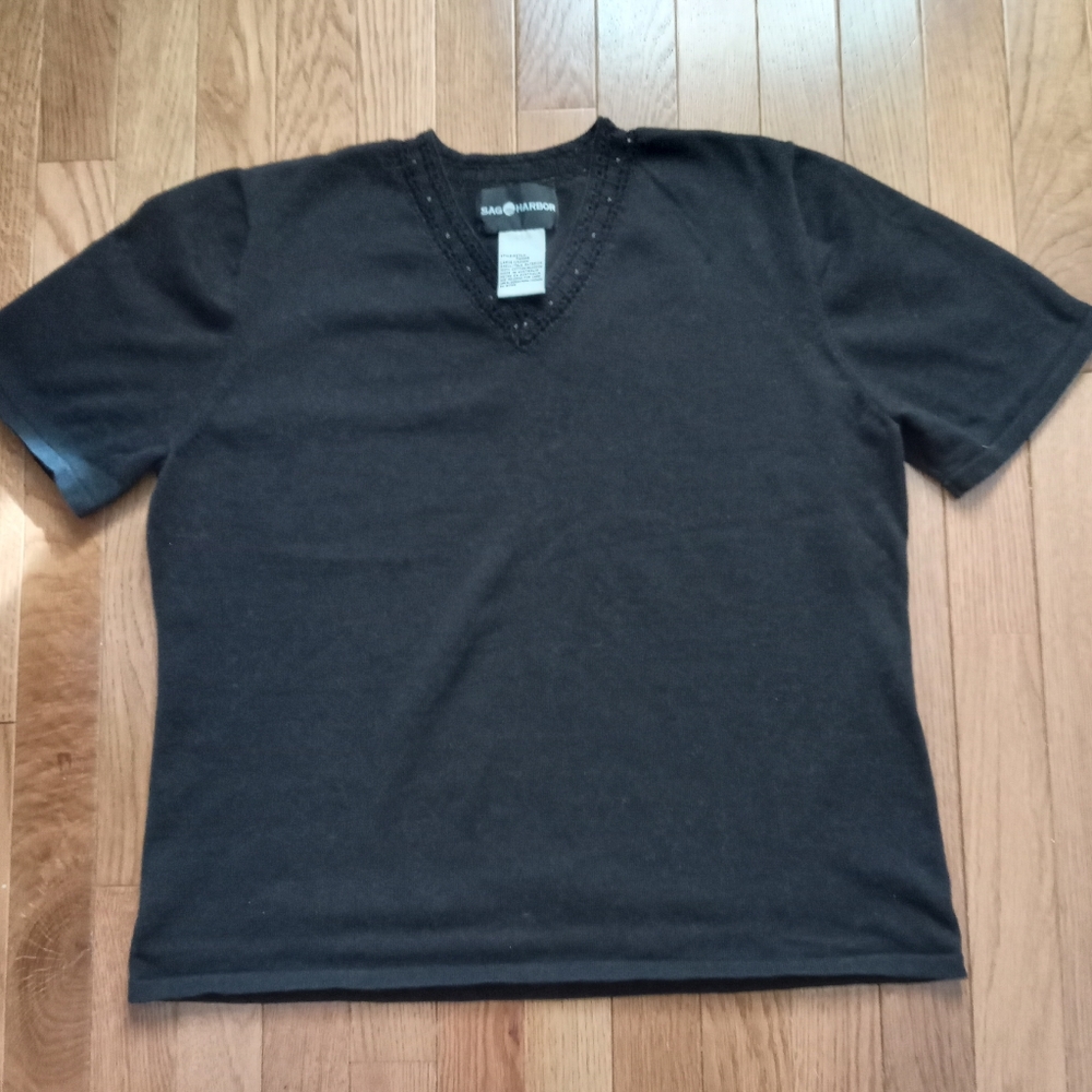 Sag Harbor V neck black sweater Size L